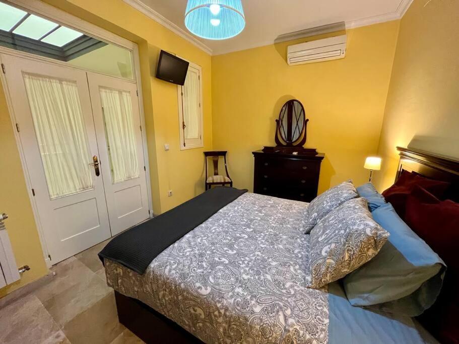 Apartamento Suite Alameda De Hercules Севиля Екстериор снимка