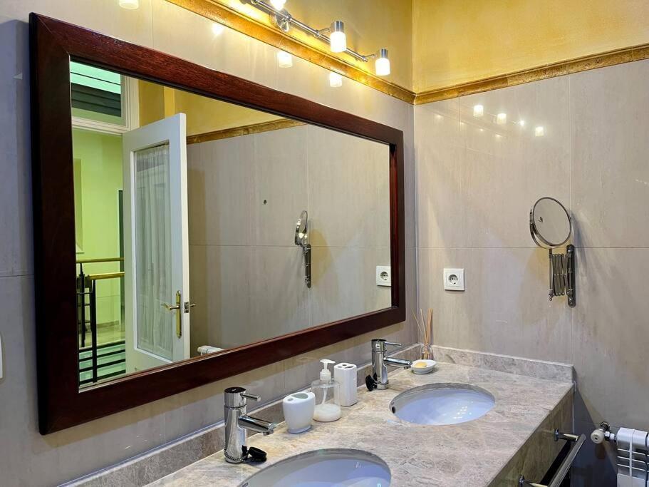 Apartamento Suite Alameda De Hercules Севиля Екстериор снимка